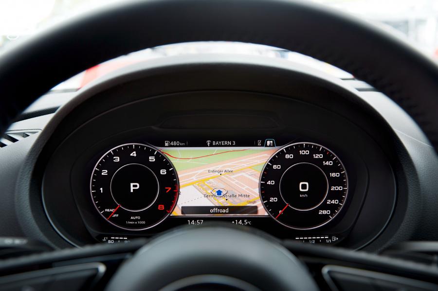 Панель приборов Audi A3 Sportback 2.0 TFSI (8V) 2016 года  (WW) (фото 19 из 19)